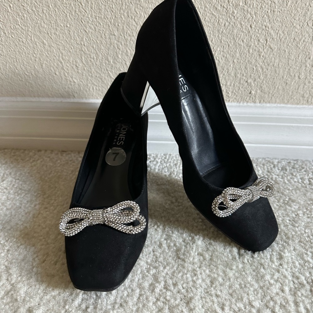 Jones New York Black Velvet Chunky Heels Women’s 7 Silver Studded Bow Formal